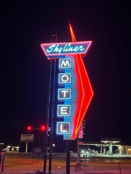 More Photos Of 717 W Main St, Stroud Hotel For Sale