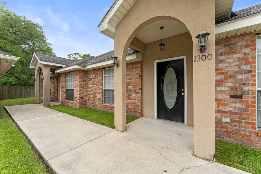 More Photos Of 1300 S Range Rd, Hammond Apartments For Sale