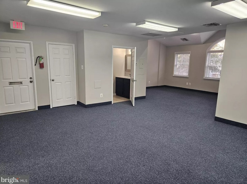 More Photos Of 7500-7516 Diplomat Dr, Manassas Office For Lease