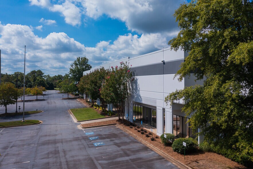 More Photos Of 460 Horizon Dr, Suwanee Warehouse For Lease