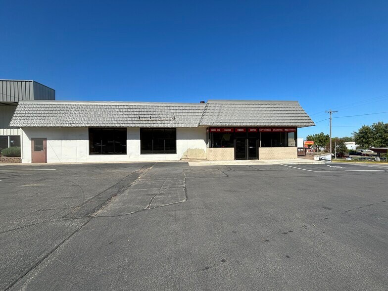 Primary Photo Of 300 W Prospect St, Durand General Retail For Sale