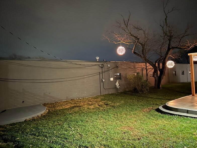 More Photos Of 220 W 80th Ter, Kansas City Storefront Retail Office For Sale