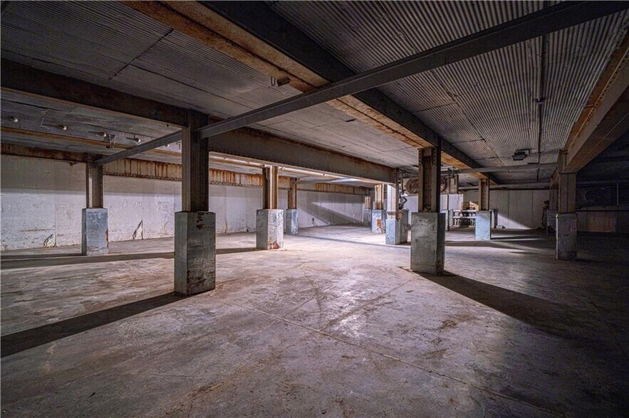 More Photos Of 202 Main St, Saint Joseph Refrigeration Cold Storage For Lease