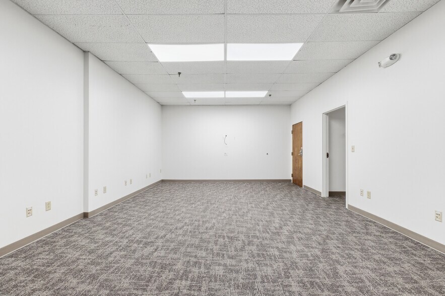 More Photos Of 104-176 Cude Ln, Madison Medical For Lease