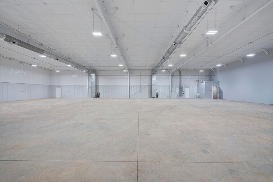 More Photos Of 115 Overhill Dr, Mooresville Warehouse For Lease