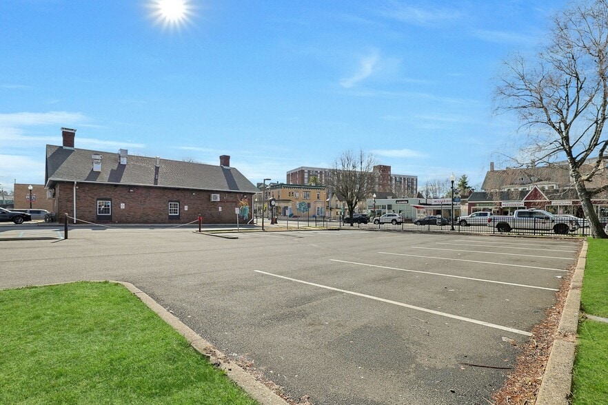 More Photos Of 50 Lafayette Ave, Suffern Freestanding For Sale