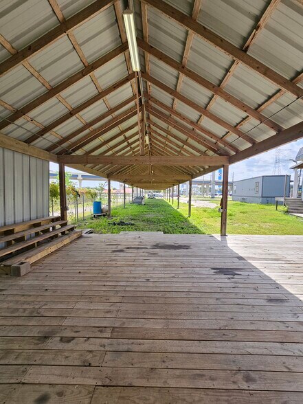 More Photos Of 204 FM 2094 Rd, Kemah Freestanding For Lease