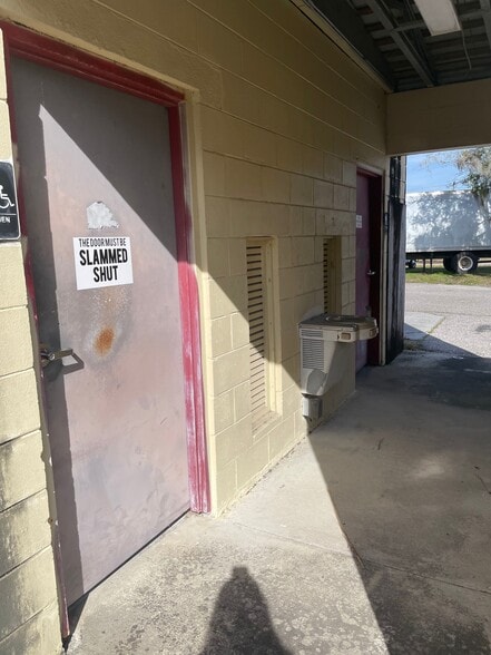 More Photos Of 159 N Central Ave, Oviedo Warehouse For Lease