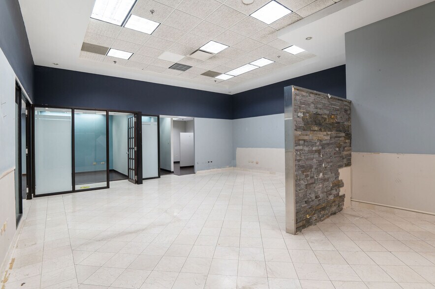 More Photos Of 416 Ponce de Leon Ave, San Juan Office For Sale