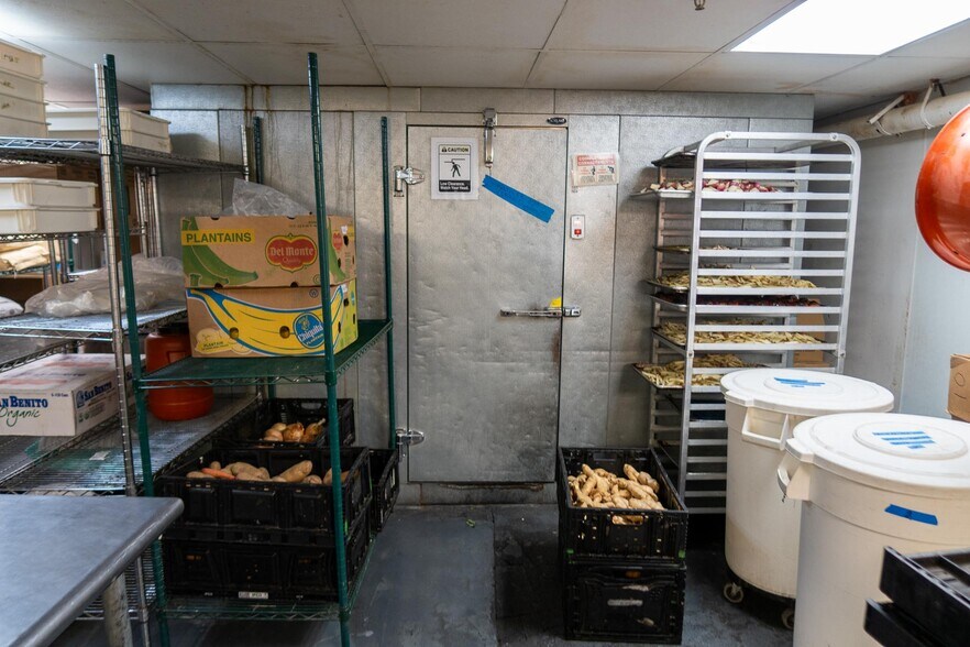 More Photos Of 1700-1712 1/2 W Sunset Blvd, Los Angeles Apartments For Lease