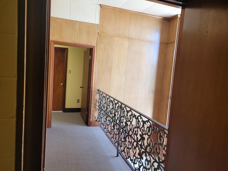 More Photos Of 2465 Commercial Park Dr, Mobile Office For Lease