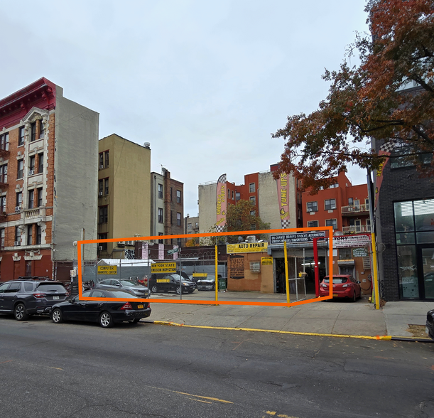 Primary Photo Of 348 Metropolitan Ave, Brooklyn Auto Repair For Lease