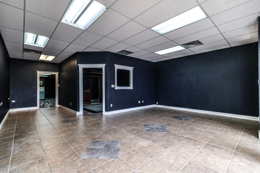 More Photos Of 3209 34th St, Lubbock Flex For Lease