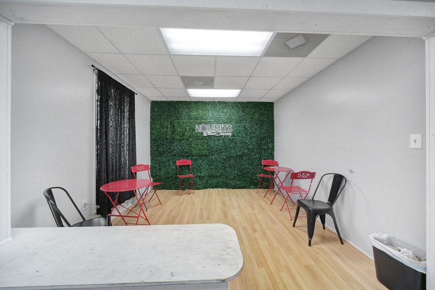 More Photos Of 908 N Sutherland Ave, Monroe Flex For Sale