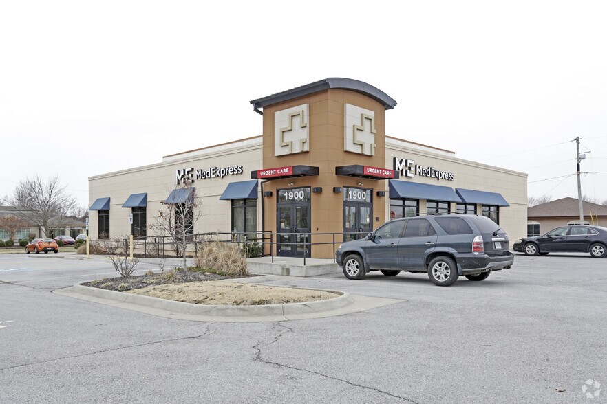 Primary Photo Of 1900 W Walnut St, Rogers Medical For Sale