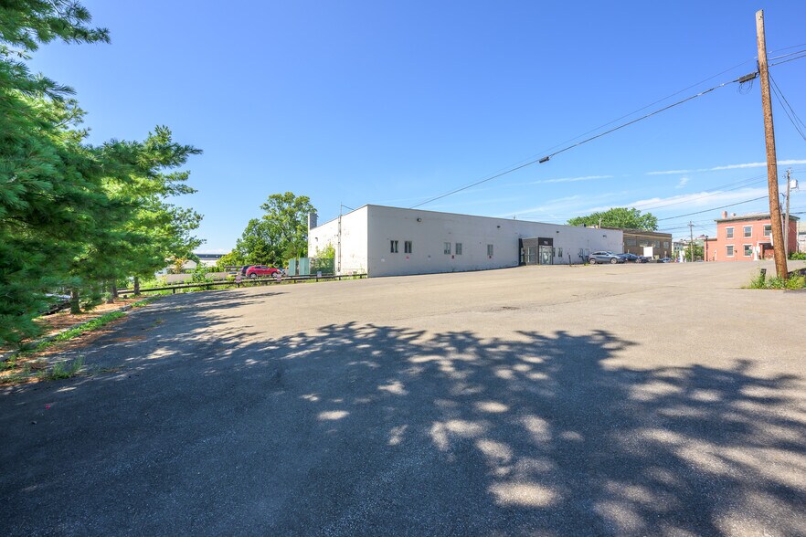 More Photos Of 749 Warren St, Hudson Flex For Sale