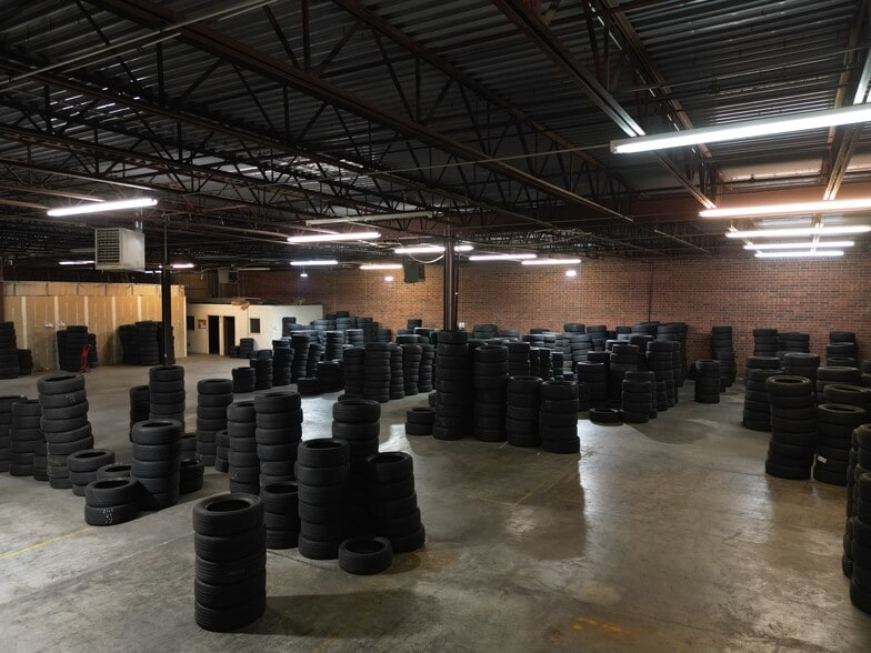 More Photos Of 900 Baker Rd, High Point Warehouse For Sale