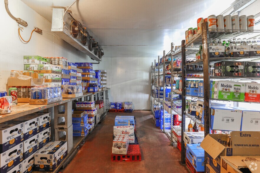 More Photos Of 401 W Broadway St, Altus Convenience Store For Sale