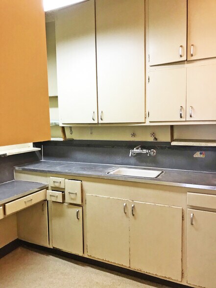 More Photos Of 412-418 San Fernando Mission Blvd, San Fernando Medical For Lease