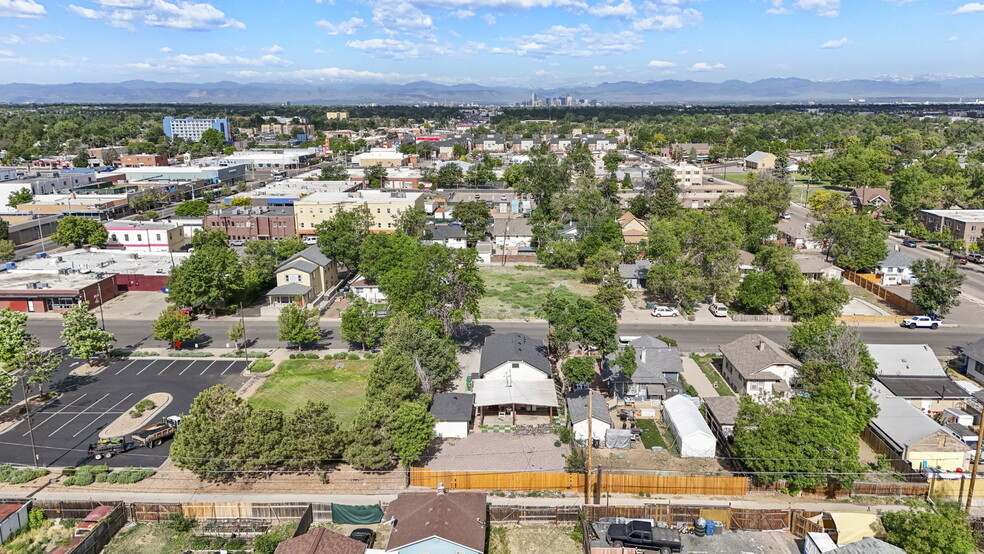 More Photos Of 1530 Geneva St, Aurora General Retail For Sale