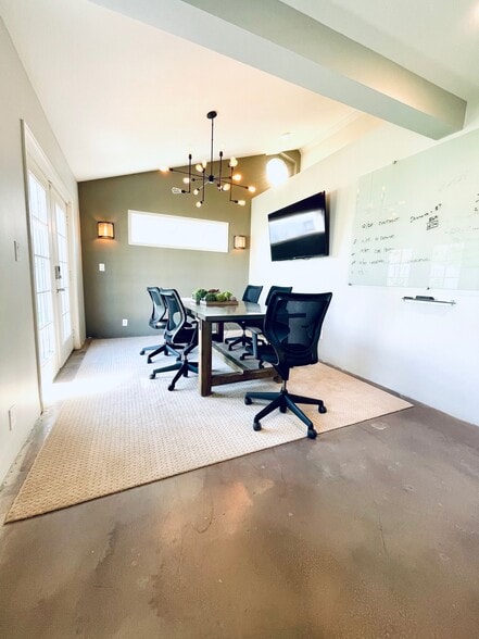 More Photos Of 484 W Chandler Blvd, Chandler Office For Lease