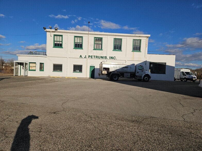 More Photos Of 173 Water St, Bridgeton Warehouse For Sale