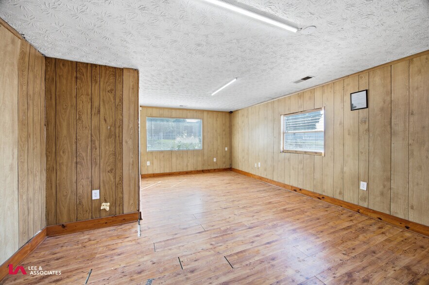 More Photos Of 9135 S Main St, Jonesboro Light Manufacturing For Sale