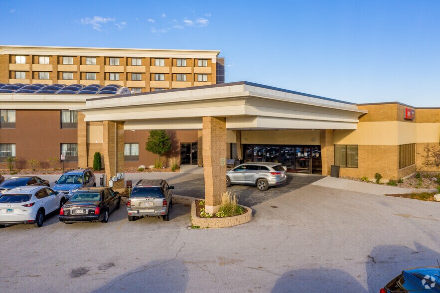 More Photos Of 1005 S Moorland Rd, Brookfield Hotel For Lease