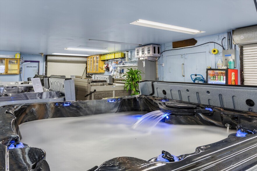 More Photos Of 10699 Aviation Blvd, Marathon General Retail For Sale