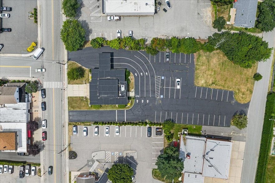 More Photos Of 43 Pennsylvania Ave, Niantic Bank For Sale