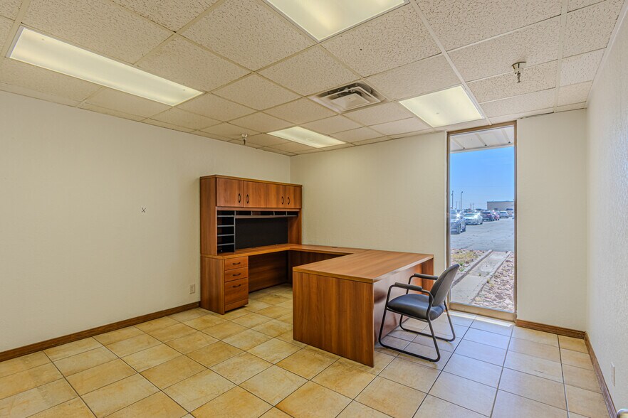 More Photos Of 201 S Darrington Rd, Horizon City Research And Development For Lease