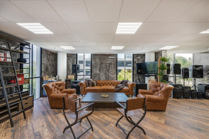 More Photos Of 4300 Biscayne Blvd, Miami Office Residential For Sale