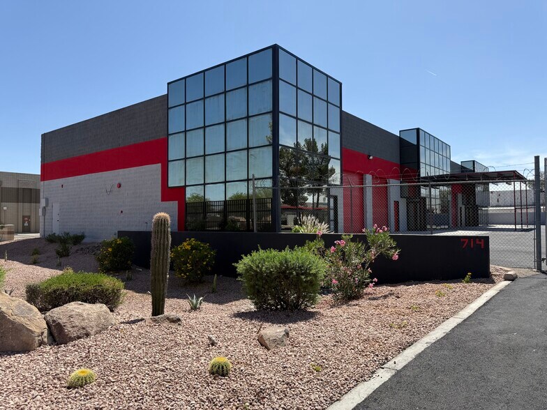 More Photos Of 714 N Monterey St, Gilbert Warehouse For Lease