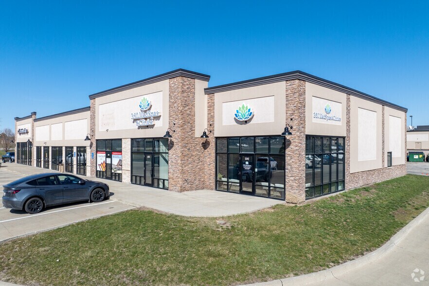 More Photos Of 1325 SW Oralabor Rd, Ankeny General Retail For Sale