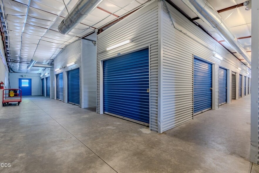 More Photos Of 1060 Dillon Way, Central Point Self Storage For Sale