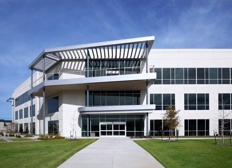 More Photos Of 8560 Belleview Dr, Plano Unknown For Lease