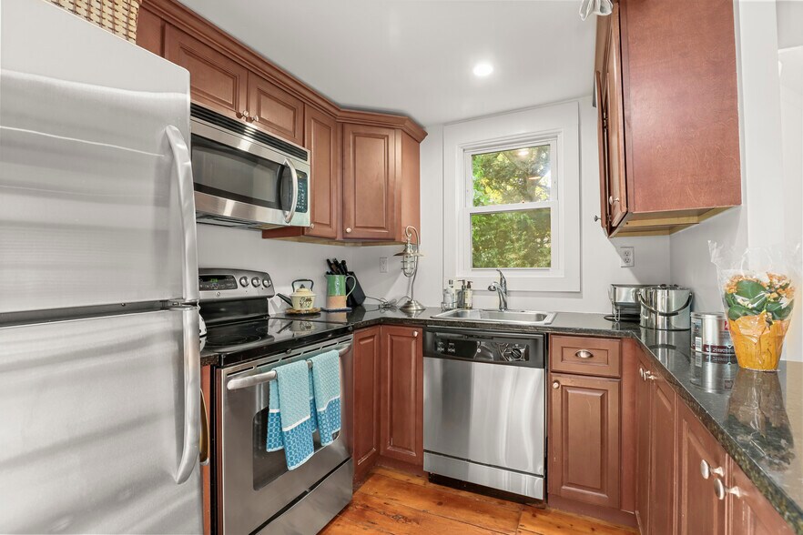 More Photos Of 47 Hollow Tree Ridge Rd, Darien Apartments For Sale