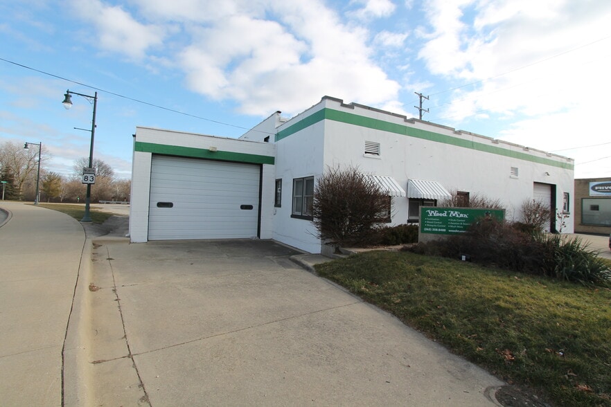 Primary Photo Of 400 S Pine St, Burlington General Retail For Sale