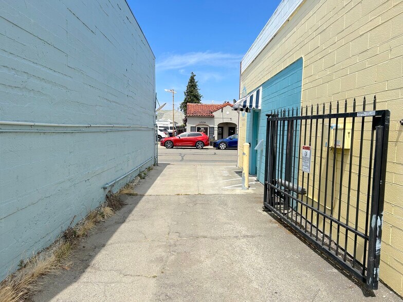 More Photos Of 2510 Santa Clara Ave, Alameda Freestanding For Sale