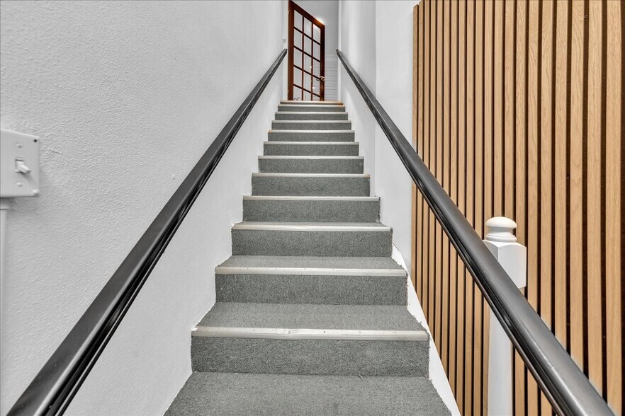 More Photos Of 500 NE 25th St, Pompano Beach Flex For Lease