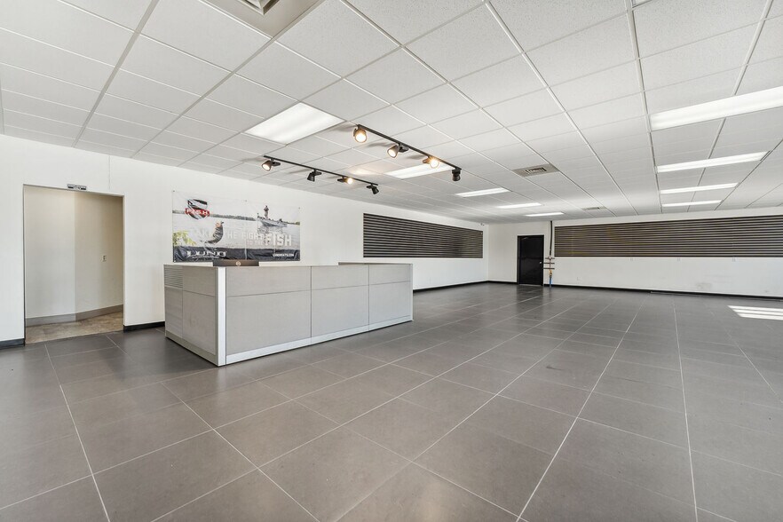 More Photos Of 1375 E Main St, Reedsburg Freestanding For Lease