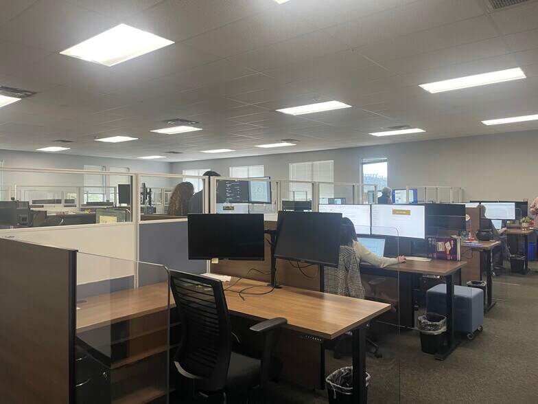 More Photos Of 6601 Vaught Ranch Rd, Austin Unknown For Lease