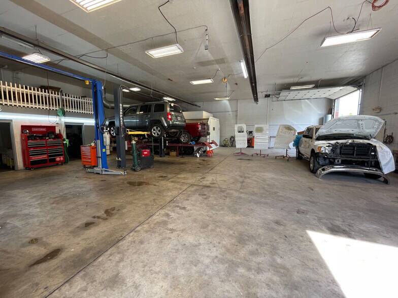 More Photos Of 630 Long Rd, Pittsburgh Showroom For Sale
