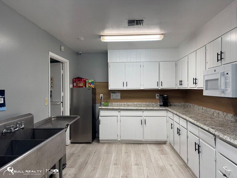 More Photos Of 1200 Gran Crique Pky, Roswell General Retail For Sale