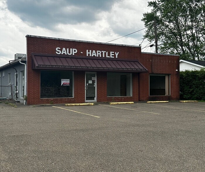 More Photos Of 1950 East Pike, Zanesville Showroom For Lease