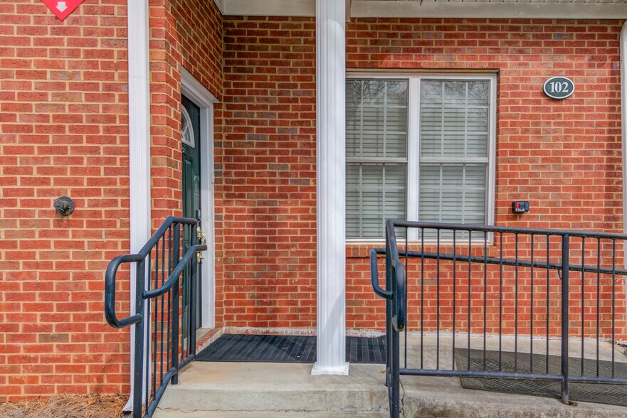 More Photos Of 10425 Old Alabama Connector Rd, Alpharetta Office For Lease