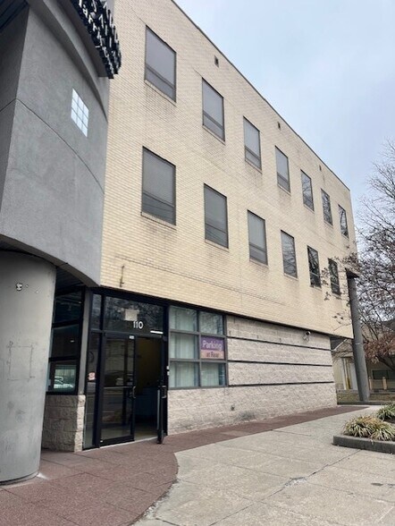 More Photos Of 40 York Rd, Towson Medical For Lease