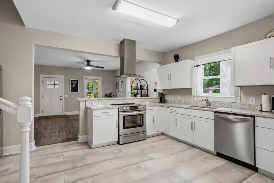 More Photos Of 22 2nd Ave, Greenville Specialty For Sale