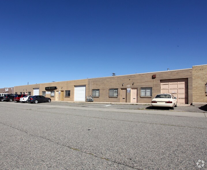Primary Photo Of 2330-2350 S Kalamath St, Denver Warehouse For Lease