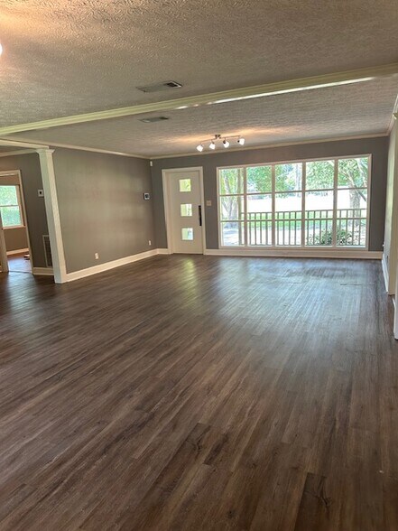More Photos Of 1308 US Highway 80, Bloomingdale Office For Lease